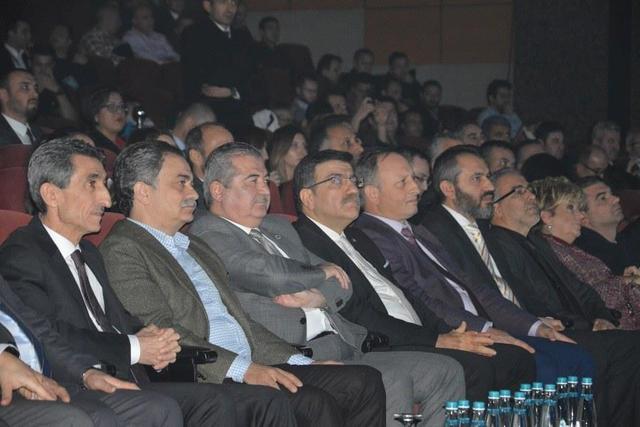https://content.yeniyuzyil.edu.tr/upload/galeri/2018/2662/big/2.jpg