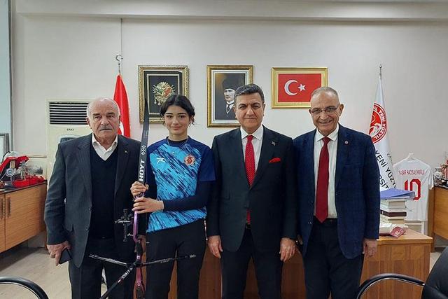 https://content.yeniyuzyil.edu.tr/upload/galeri/2025/7316/big/2.jpg
