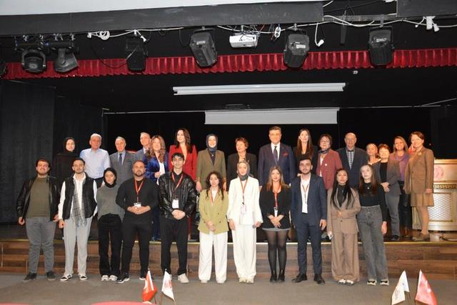 https://content.yeniyuzyil.edu.tr/upload/galeri/2025/7329/big/22.JPG